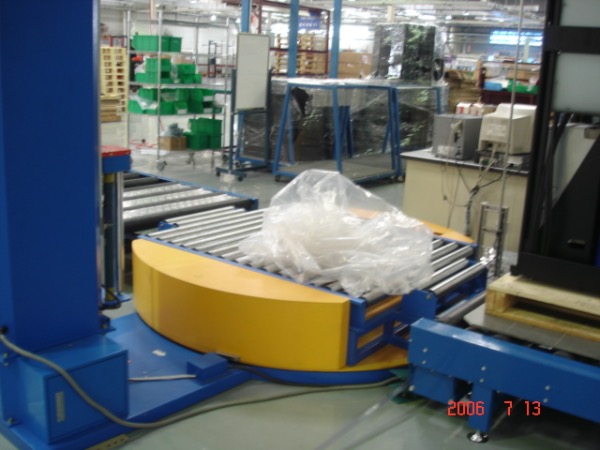  重型辊道输送缠绕膜机